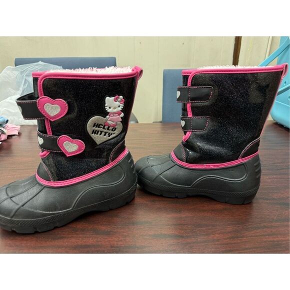 Hello Kitty Kids Size 1 Winter Velcro Boots - Picture 1 of 8